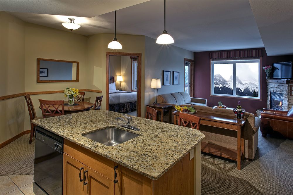 B&B Falcon Crest Lodge 1Br 1Pullout Канмор Екстериор снимка